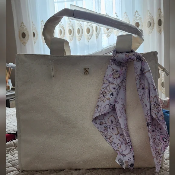 Victoria's Secret White Tote Bag with Floral Scarf - Picture 5 of 8